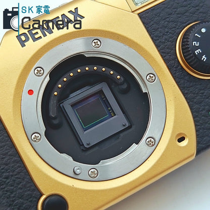 【中古】 PENTAX Q7 GOLD SMC PENTAX 5-15ｍｍ F2.8-4.5 ED AL 02 STANDARD 15-45ｍｍ F2.8 ED 06 TELEPHOTO 電池 充電器付 ゴールド